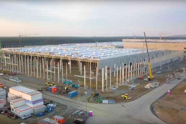Tesla : Musk a visité la Gigafactory de Berlin, dont l’ouverture est retardée