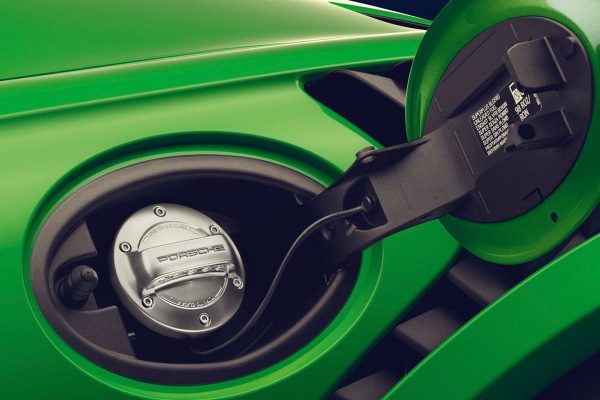 Porsche : une essence de synthèse plus propre que les voitures électriques