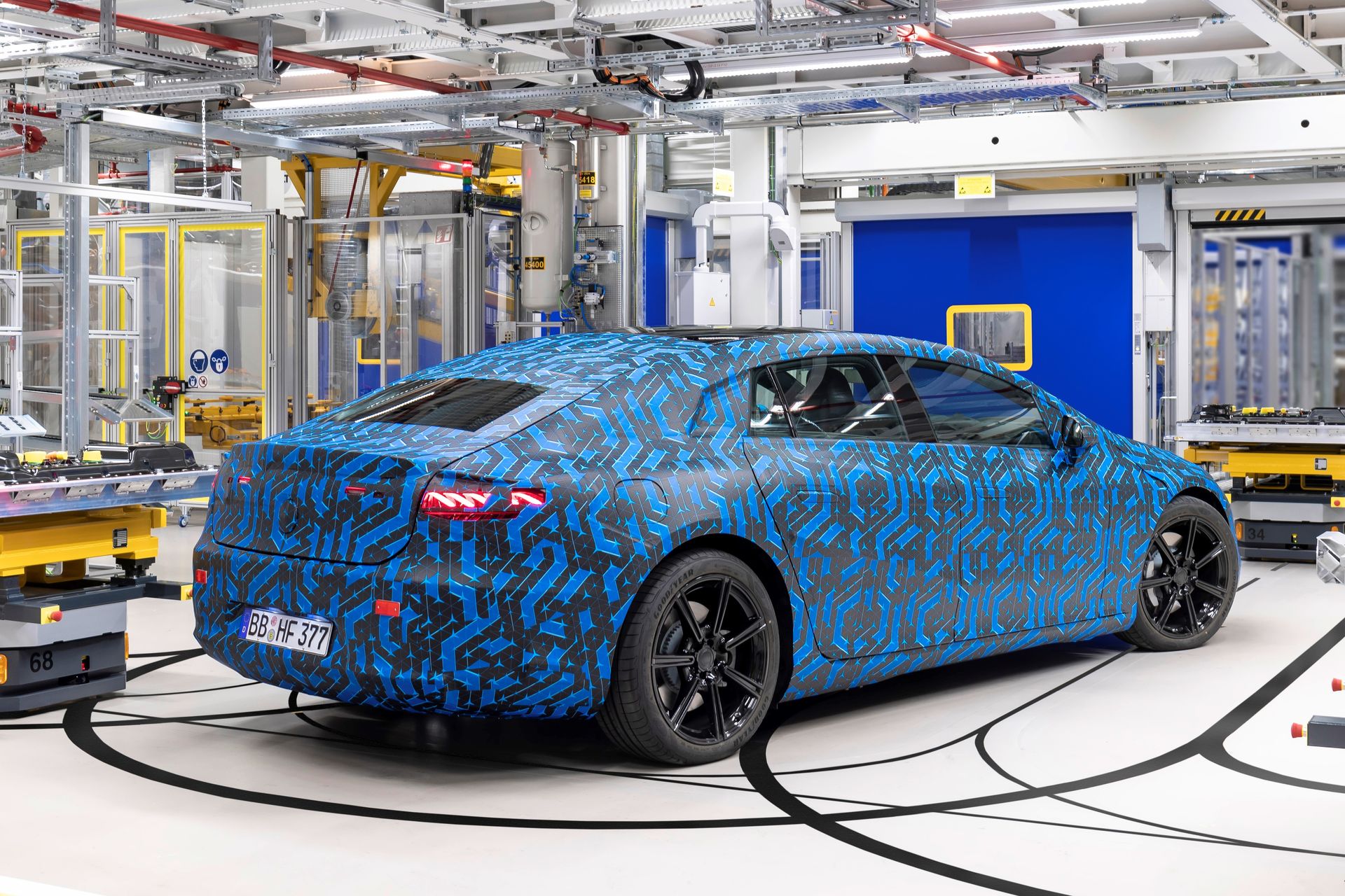 Mercedes EQS camouflage 2021 usine vue arrière