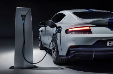 Aston Martin vise une gamme 100 % électrifiée en 2026