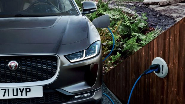 Jaguar en dit plus sur son passage à l’électrique, avec trois crossovers