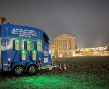 Une étrange remorque pour alimenter les voitures électriques des ministres européens