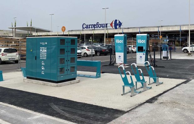 Des milliers de bornes de recharge pour Carrefour