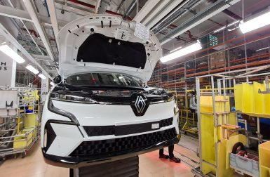 Renault : vers un pôle voiture électrique de 10 000 employés dès 2023