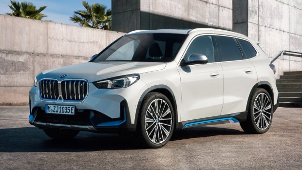 BMW iX1 2022 : le plus petit des SUV bavarois a enfin droit à sa version électrique