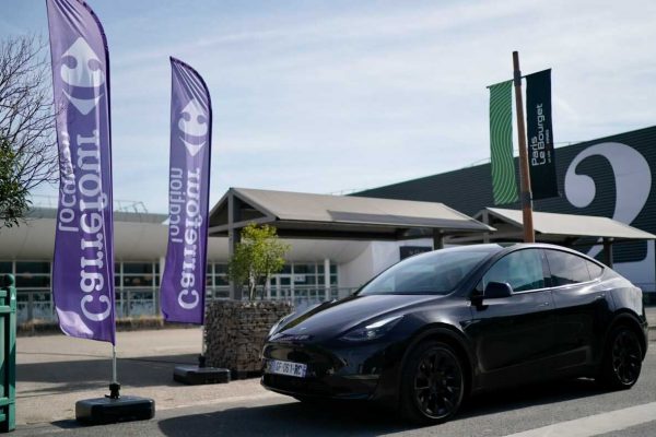 Carrefour propose la location d’une Tesla pour seulement 59 euros par jour