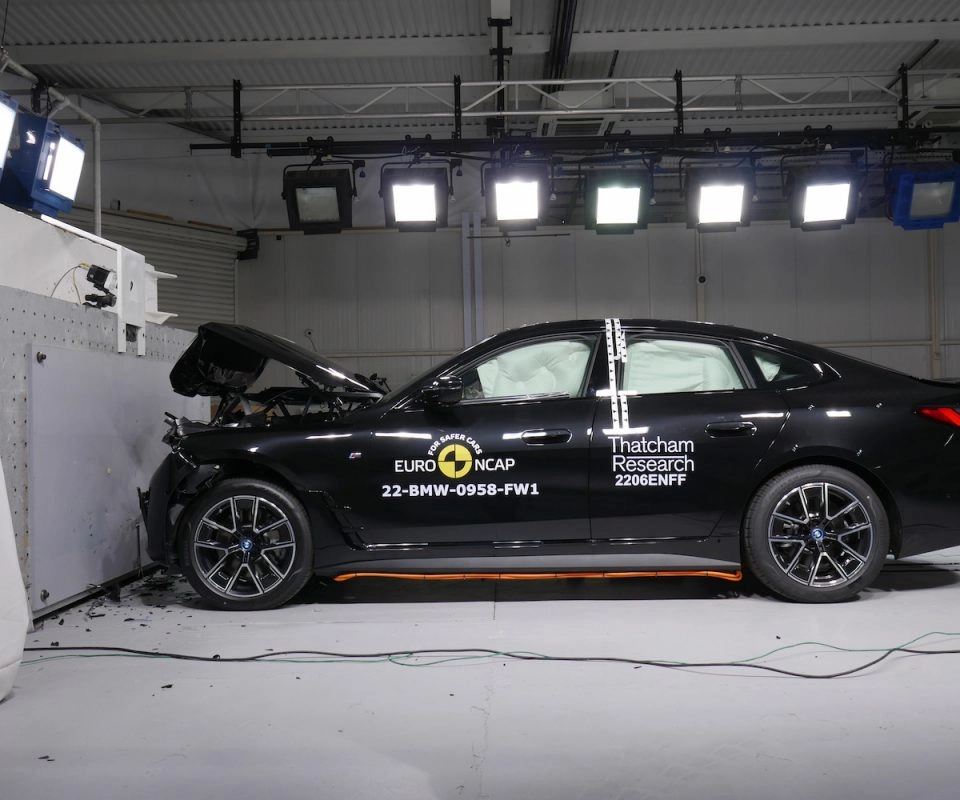 Crash test Euro NCAP des BMW i4 et Cupra Born : l’une d’entre elles obtient un résultat décevant