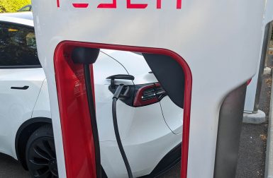 Recharge des Tesla : forte hausse des prix aux Superchargeurs