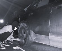 Des activistes dégonflent des pneus de SUV : « Votre voiture gourmande en essence tue »